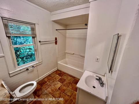 823 E Csar E Chvez Ave, Lansing, MI 48906 photo 6