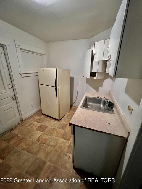 823 E Csar E Chvez Ave, Lansing, MI 48906 photo 9