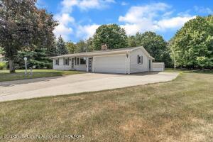 1472 Primrose Ln, Dewitt, MI 48820 photo 4