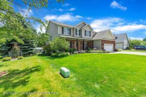 1521 Downing St, Haslett, MI 48840 photo 2
