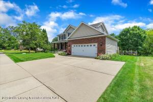 1521 Downing St, Haslett, MI 48840 photo 4