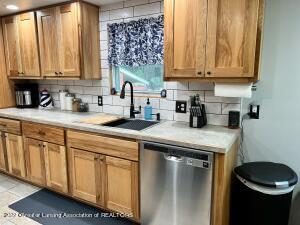 13921 Main St, Bath, MI 48808 photo 8