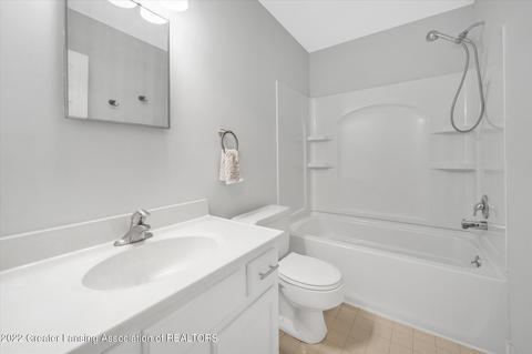 2014 Blue Lac Dr, Haslett, MI 48840 photo 16