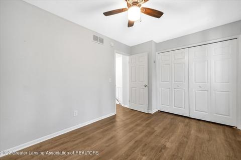 2014 Blue Lac Dr, Haslett, MI 48840 photo 17