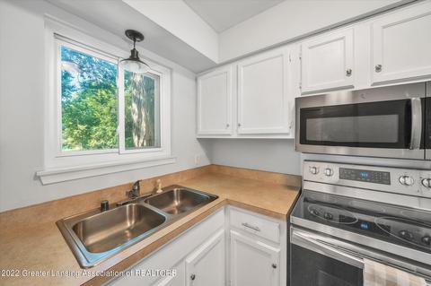 2014 Blue Lac Dr, Haslett, MI 48840 photo 8