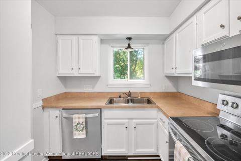 2014 Blue Lac Dr, Haslett, MI 48840 photo 5