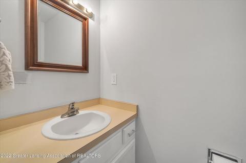 2014 Blue Lac Dr, Haslett, MI 48840 photo 9