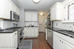 413 Everett Dr, Lansing, MI 48915 photo 9