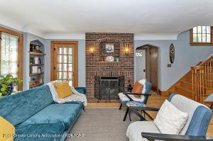 413 Everett Dr, Lansing, MI 48915 photo 2