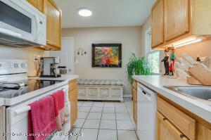 5594 Hallendale Rd, Haslett, MI 48840 photo 8