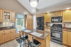 15398 Classic Dr, Bath, MI 48808 photo 12