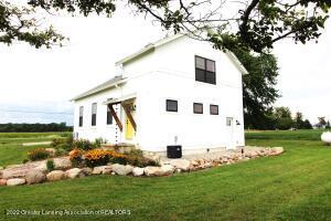 1637 S Dewitt Rd, Saint Johns, MI 48879 photo 2