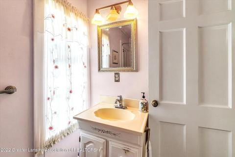 2216 Lyons Ave, Lansing, MI 48910 photo 16