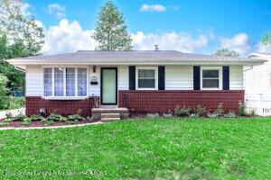 204 E Syringa Dr, Lansing, MI 48910 photo 2