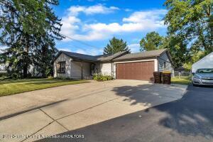 1966 Maple St, Holt, MI 48842 photo 3