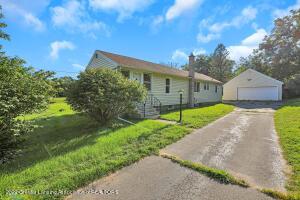 302 Sycamore St, Jackson, MI 49202 photo 2