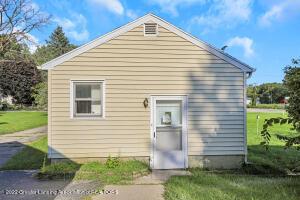 302 Sycamore St, Jackson, MI 49202 photo 5