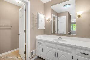 3890 Sheldrake Ave, Okemos, MI 48864 photo 16
