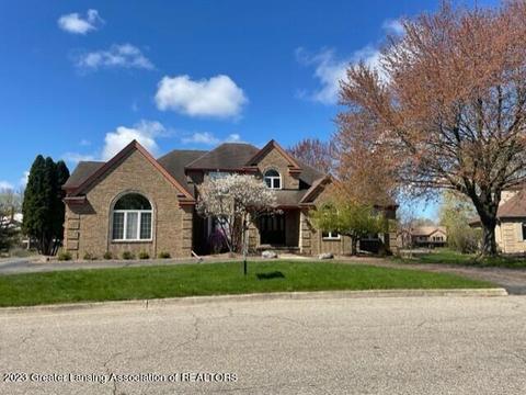 6301 Pine Hollow Dr, East Lansing, MI 48823