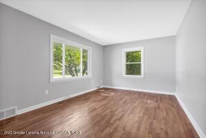 1407 Franklin St, Haslett, MI 48840 photo 3