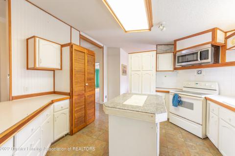 2692 Pine Tree Rd, Holt, MI 48842 photo 8