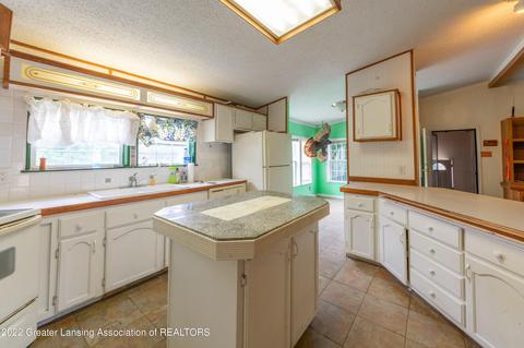 2692 Pine Tree Rd, Holt, MI 48842 photo 9