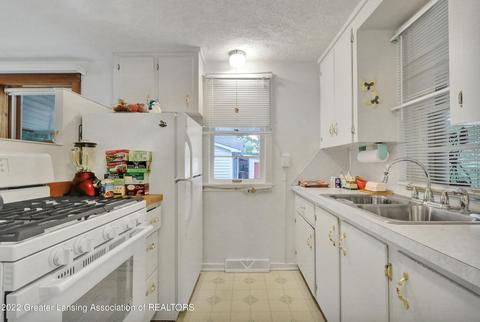 6265 Ridge St, Haslett, MI 48840 photo 12