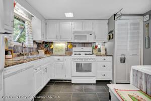 5925 Potter St, Haslett, MI 48840 photo 9