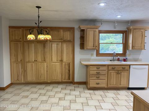 9136 Coleman Rd, Haslett, MI 48840 photo 8