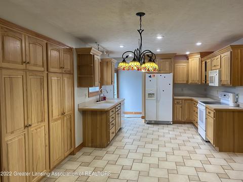 9136 Coleman Rd, Haslett, MI 48840 photo 6
