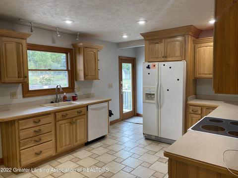 9136 Coleman Rd, Haslett, MI 48840 photo 9