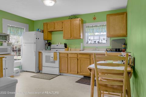 224 W Main St, Maple Rapids, MI 48853 photo 4
