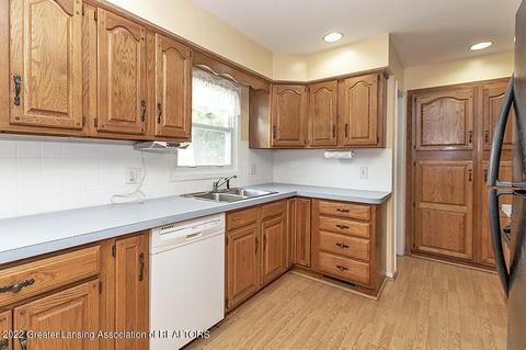 4520 W Michigan Ave, Lansing, MI 48917 photo 9