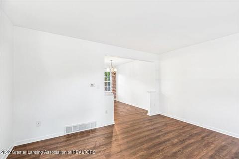 6219 Beechfield Dr, Lansing, MI 48911 photo 4