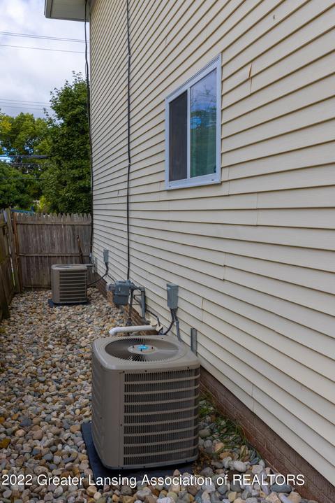 800 Eureka St, Lansing, MI 48912 photo 5