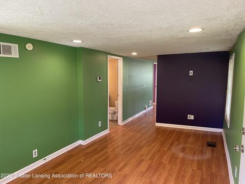 2433 E Cavanaugh Rd, Lansing, MI 48910 photo 4