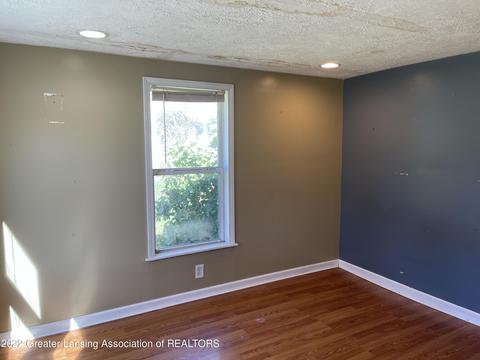 2433 E Cavanaugh Rd, Lansing, MI 48910 photo 5