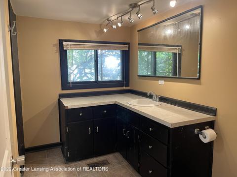 2433 E Cavanaugh Rd, Lansing, MI 48910 photo 7