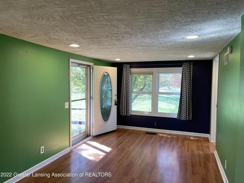 2433 E Cavanaugh Rd, Lansing, MI 48910 photo 3