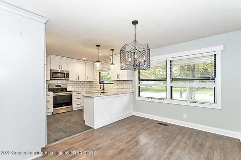 1083 Woodside Dr, Haslett, MI 48840 photo 7