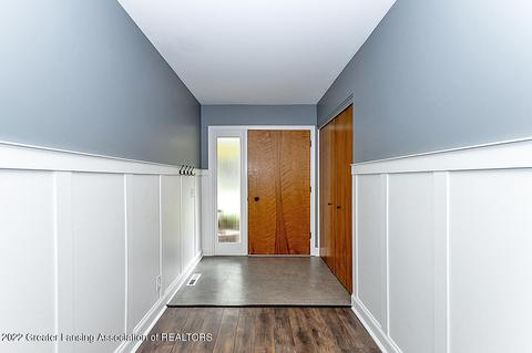 1083 Woodside Dr, Haslett, MI 48840 photo 2
