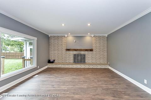 1083 Woodside Dr, Haslett, MI 48840 photo 4