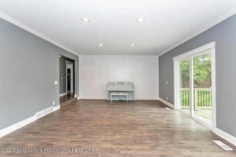 1083 Woodside Dr, Haslett, MI 48840 photo 6