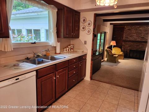 4195 Driftwood Dr, Dewitt, MI 48820 photo 8