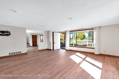 1894 E Colony Rd, Saint Johns, MI 48879 photo 3