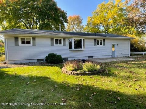 705 E Mcconnell St, Saint Johns, MI 48879 photo 2