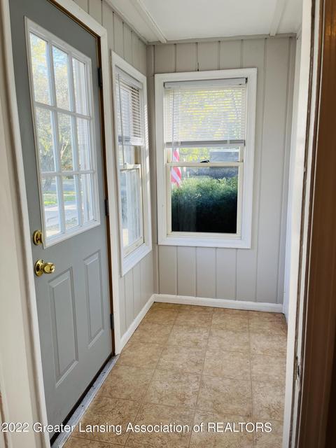 237 E Thomas St, Lansing, MI 48906 photo 3