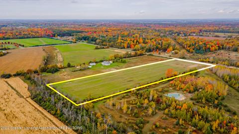8220 E River Rd, Mount Pleasant, MI 48858 photo 4