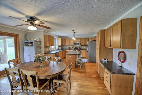 11205 S Bauer Rd, Eagle, MI 48822 photo 9