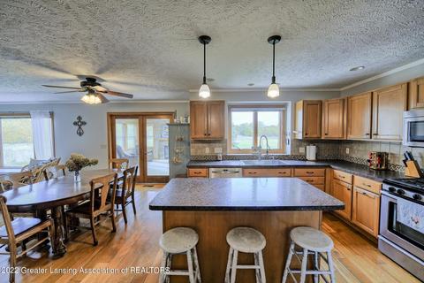 11205 S Bauer Rd, Eagle, MI 48822 photo 13